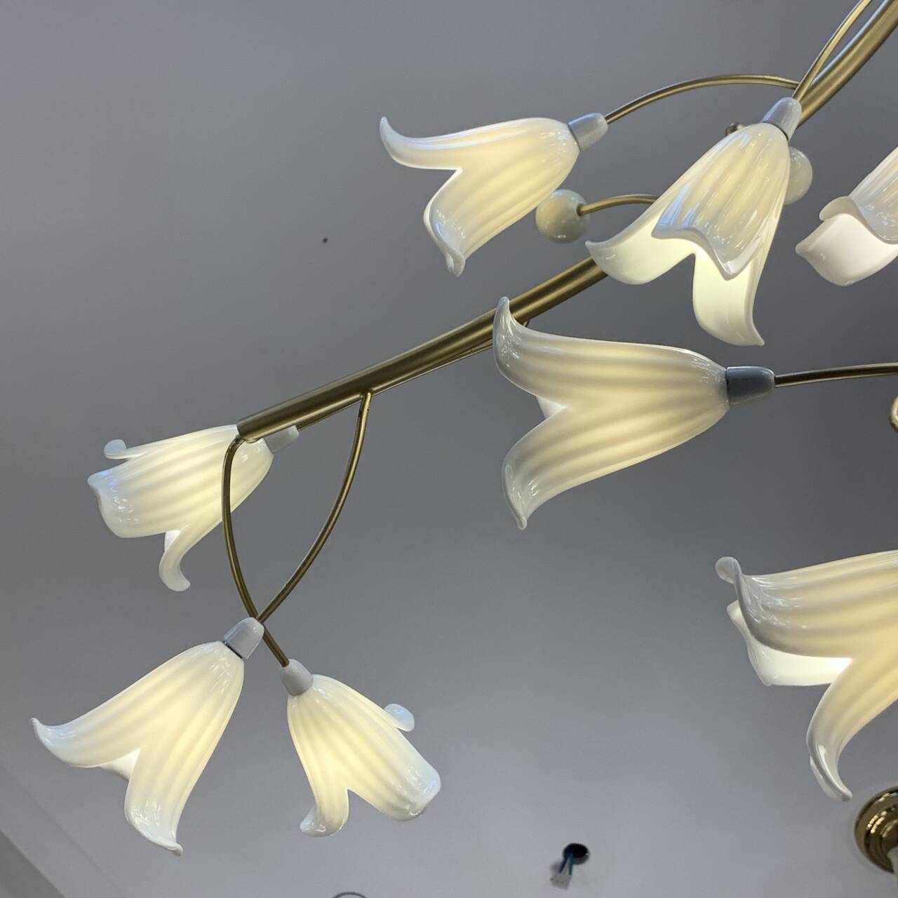 Modern Brass Branch Ceramics Flower Chandelier for Stylish Living Room Hotel and Restaurant - Emopurevibe