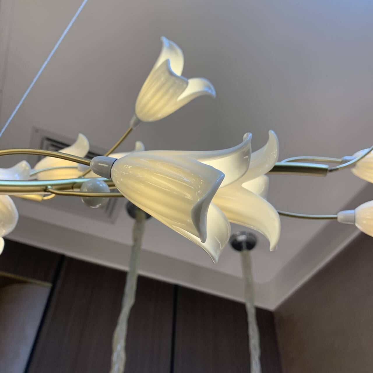 Modern Brass Branch Ceramics Flower Chandelier for Stylish Living Room Hotel and Restaurant - Emopurevibe