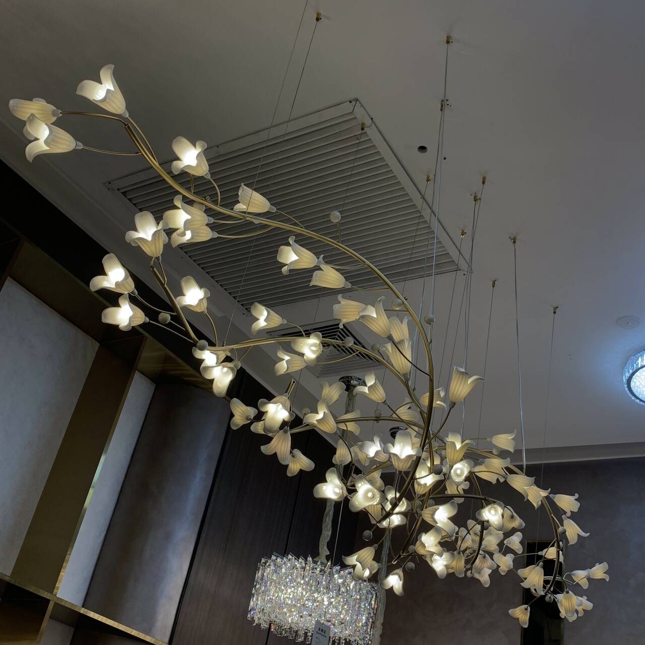 Modern Brass Branch Ceramics Flower Chandelier for Stylish Living Room Hotel and Restaurant - Emopurevibe
