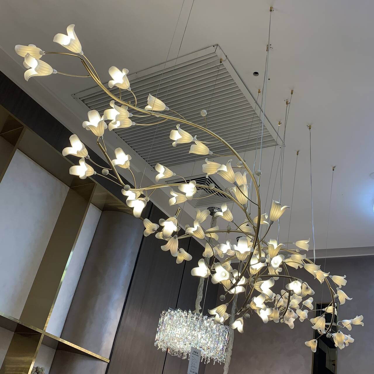 Modern Brass Branch Ceramics Flower Chandelier for Stylish Living Room Hotel and Restaurant - Emopurevibe